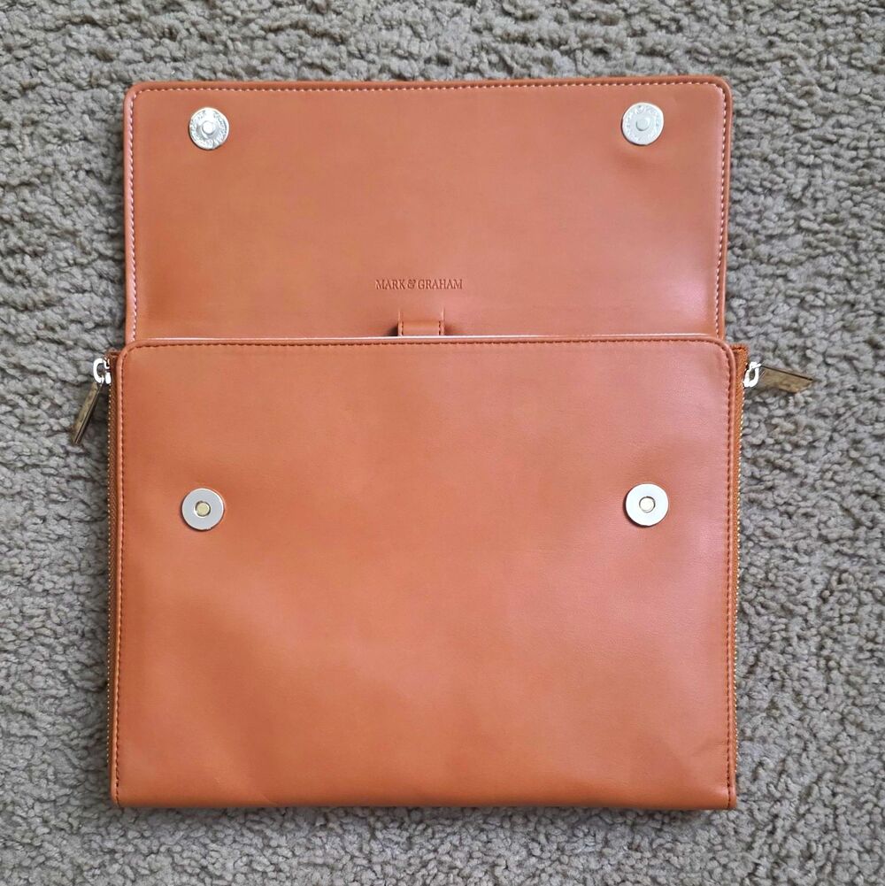Mark & Graham Brown Clutch Organizer Zip Snap Closure Pockets White Interior